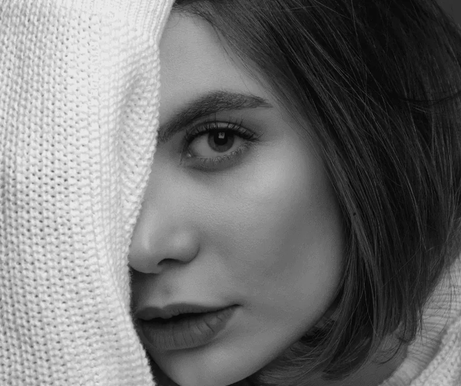 Black and white portrait of a woman